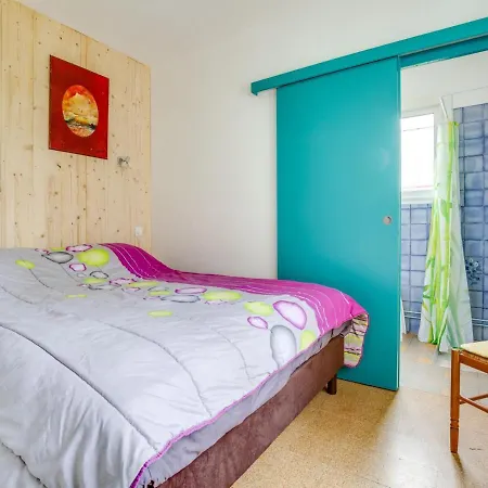 Maison T2 Avec Jardin Clos, Proche Commerces Et - 4 Personnes - - Fr-1-521-66 Holiday home