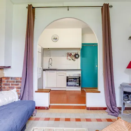 Maison T2 Avec Jardin Clos, Proche Commerces Et - 4 Personnes - - Fr-1-521-66 Holiday home *